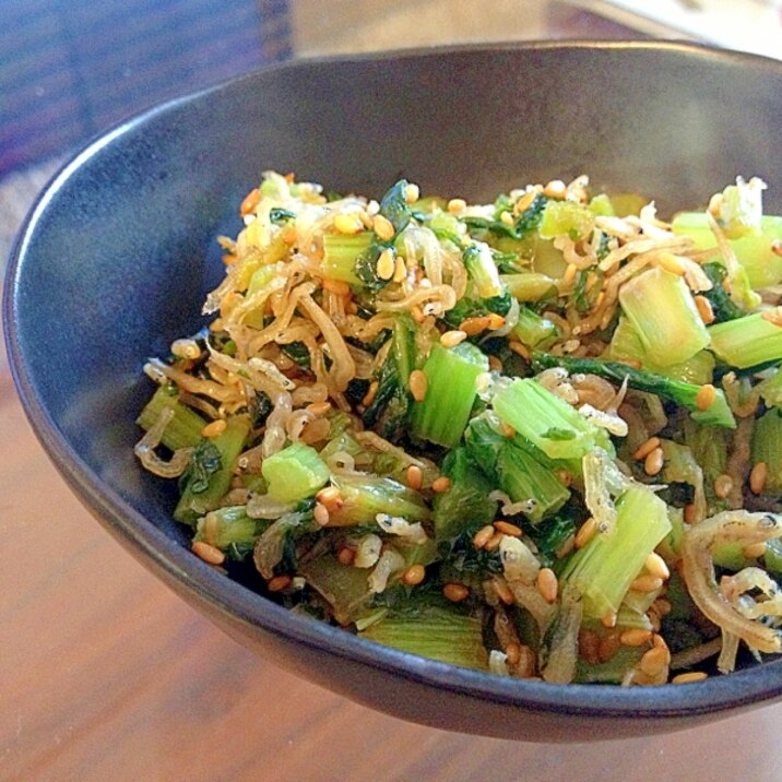 おにぎりに♪かぶの葉とじゃこの胡麻油風味炒め